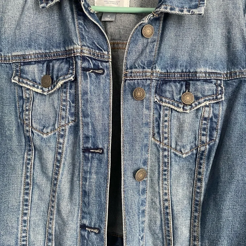 NWT - Classic Distress Jean Jacket for Women, Size Medium - Picture 3 of 10